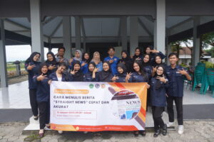 Mahasiswa dan Dosen ILKOM UNISBA Blitar Bagikan Ilmu Jurnalistik ke Karang Taruna Desa Papungan