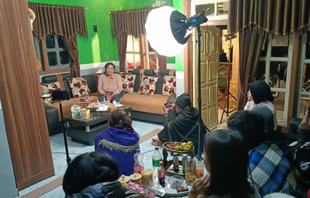 KKN Kolaboratif ASPIKOM Dorong Petani Podokoyo Bangun Branding Kentang Merah